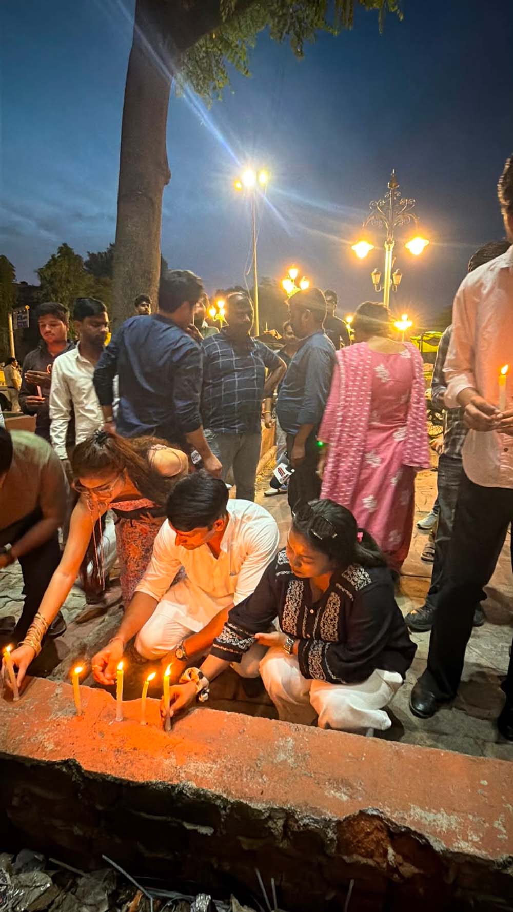धर्मेंद्र प्रधान इस्तीफे के बाद ग्वालियर में युवा कांग्रेस ने निकाला कैंडल मार्च धर्मेंद्र प्रधान इस्तीफे के बाद ग्वालियर में युवा कांग्रेस ने निकाला कैंडल मार्च