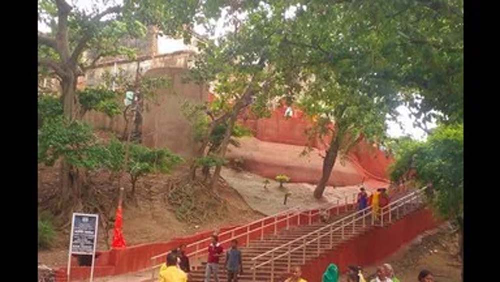 मणिपर्वत से शुरू होता अयोध्या का विश्वप्रसिद्ध झूलनोत्सव, सावन में उमड़ती आस्था मणिपर्वत से शुरू होता अयोध्या का विश्वप्रसिद्ध झूलनोत्सव, सावन में उमड़ती आस्था