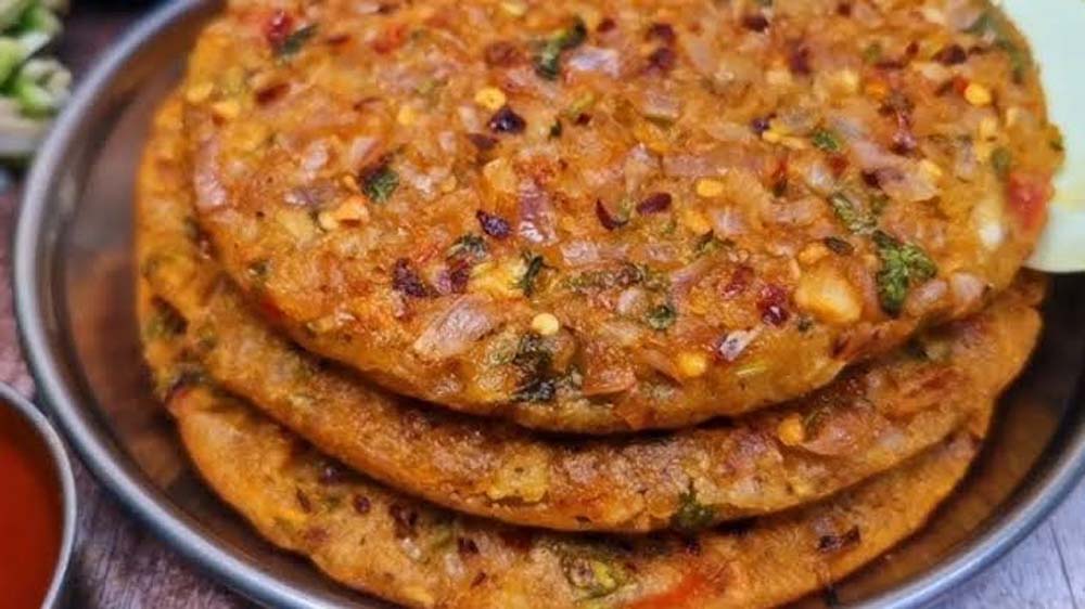 सुबह के नाश्ते में बनाएं कुरकुरा आटा-प्याज चीला, आसान रेसिपी सुबह के नाश्ते में बनाएं कुरकुरा आटा-प्याज चीला, आसान रेसिपी