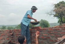 डिंडौरी में आदिवासियों ने चंदा जुटाकर बना दिया सरकारी स्कूल, 3 साल तक नहीं मिली सरकारी मदद