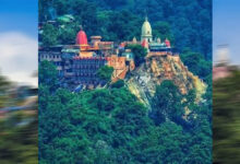 हरिद्वार के मनसा देवी मंदिर में बड़ा बदलाव, अब पुजारी पहनेंगे बिना जेब वाले कुर्ते