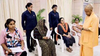 जनता दर्शन में योगी का बड़ा आश्वासन, गंभीर मरीजों के इलाज में मिलेगी आर्थिक मदद