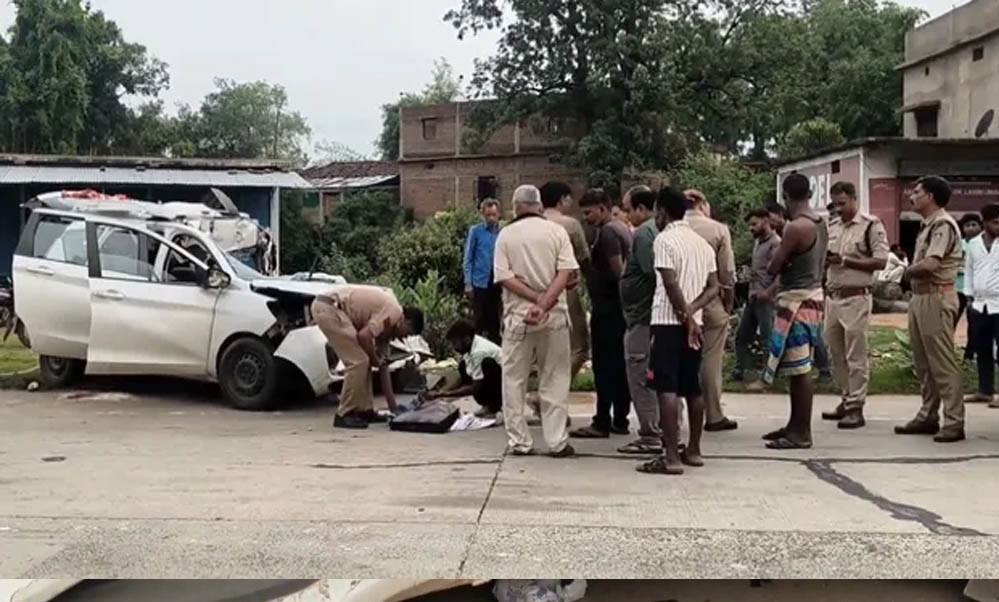 उमरिया में भीषण सड़क हादसा, NH-43 पर खड़े ट्रक से टकराई कार, 5 लोगों की दर्दनाक मौत