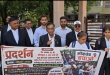 ‘लोकतंत्र बचाओ मार्च’ निकालकर राष्ट्रपति को संबोधित ज्ञापन ग्वाला जिलाधीश को सोपा