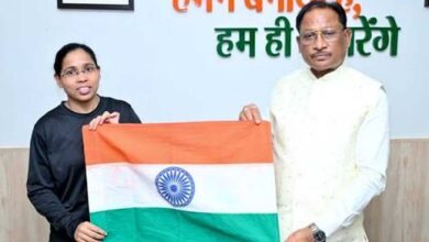 मुख्यमंत्री  विष्णुदेव साय ने माउंट एवरेस्ट फतह करने वाली पर्वतारोही अमिता श्रीवास को दी बधाई