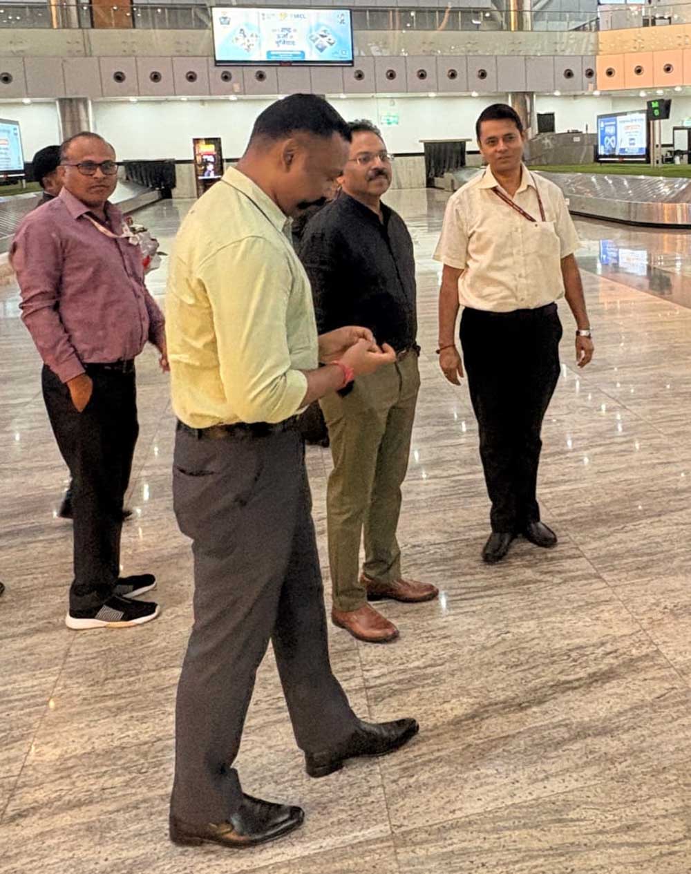भारत सरकार के पर्यटन मंत्रालय के अतिरिक्त सचिव एवं महानिदेशक सुमन बिल्ला का रायपुर एयरपोर्ट पर हुआ आत्मीय स्वागत
