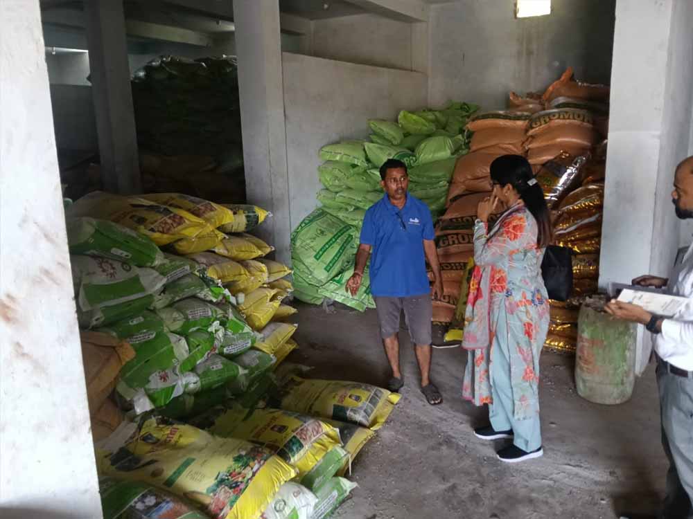 दुर्ग में खाद की गुणवत्ता पर बड़ा खुलासा, समितियों में भंडारित नमूने जांच में फेल दुर्ग में खाद की गुणवत्ता पर बड़ा खुलासा, समितियों में भंडारित नमूने जांच में फेल