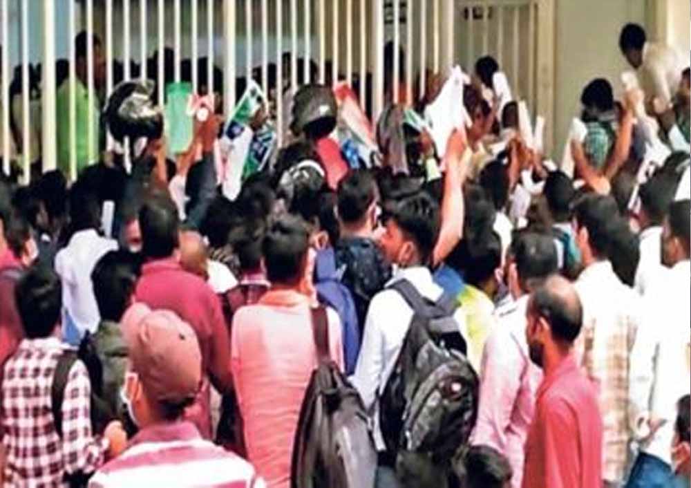CG Jobs 2026: छत्तीसगढ़ में 1000+ पदों पर होगी भर्ती, युवाओं के लिए बड़ी खुशखबरी CG Jobs 2026: छत्तीसगढ़ में 1000+ पदों पर होगी भर्ती, युवाओं के लिए बड़ी खुशखबरी