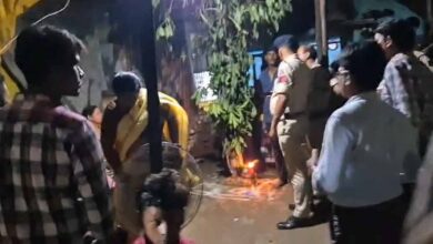 कोरबा में बाल विवाह पर पुलिस का एक्शन, 13 साल की दुल्हन और 15 साल के दूल्हे की शादी रुकवाई कोरबा में बाल विवाह पर पुलिस का एक्शन, 13 साल की दुल्हन और 15 साल के दूल्हे की शादी रुकवाई