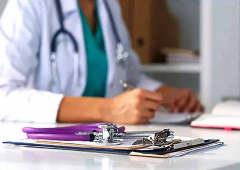 CG: अस्पताल ड्यूटी के दौरान निजी प्रैक्टिस करने पर दो डॉक्टरों को नोटिस CG: अस्पताल ड्यूटी के दौरान निजी प्रैक्टिस करने पर दो डॉक्टरों को नोटिस