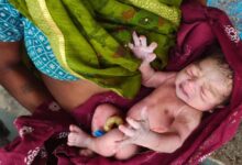 चलती बस में गूंजी किलकारी! सफर के दौरान महिला ने बच्चे को दिया जन्म, यात्रियों ने की मदद