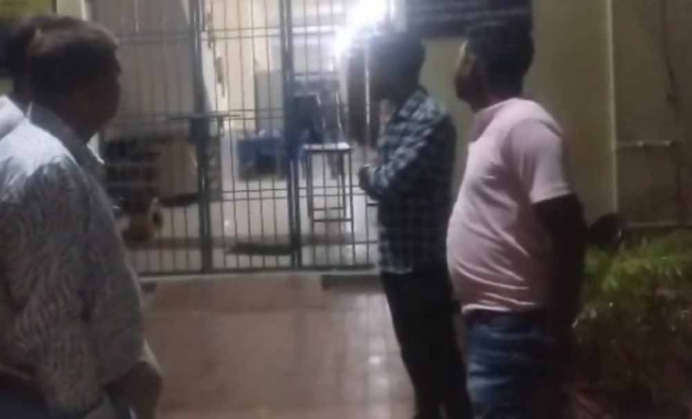 सरगुजा बाल संप्रेक्षण गृह से 13 अपचारी बालक फरार, सुरक्षा व्यवस्था पर गंभीर सवाल सरगुजा बाल संप्रेक्षण गृह से 13 अपचारी बालक फरार, सुरक्षा व्यवस्था पर गंभीर सवाल