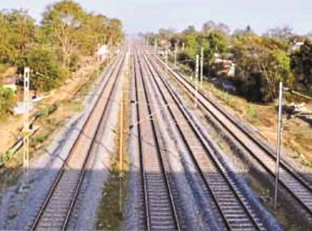 CG को बड़ी सौगात! डोंगरगढ़-कटघोरा रेल लाइन को मिली मंजूरी, राजनांदगांव सांसद की मांग हुई पूरी CG को बड़ी सौगात! डोंगरगढ़-कटघोरा रेल लाइन को मिली मंजूरी, राजनांदगांव सांसद की मांग हुई पूरी