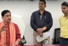 बिलासपुर में जल जीवन मिशन की सुस्ती पर भड़के केंद्रीय मंत्री तोखन साहू, बिजली कटौती पर भी अधिकारियों को लगाई फटकार
