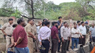 दुर्ग में रेलवे की जमीन से हटे वारिस, स्वेच्छा से प्रशासन को सौंपा मकान