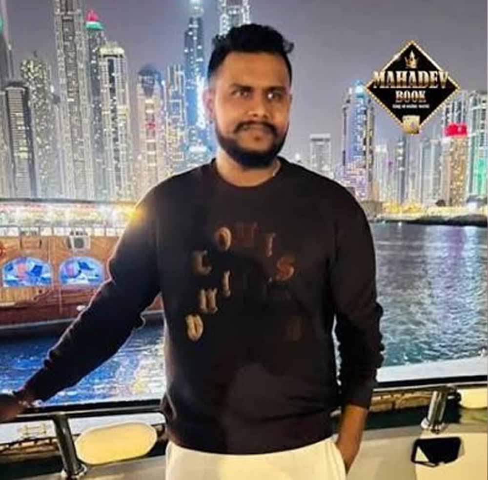 महादेव बेटिंग ऐप के संचालक सौरभ चंद्राकर ओमान में गिरफ्तार, फर्जी पासपोर्ट का आरोप महादेव बेटिंग ऐप के संचालक सौरभ चंद्राकर ओमान में गिरफ्तार, फर्जी पासपोर्ट का आरोप