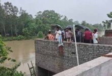 बिलासपुर में भारी बारिश से कई घर बने टापू, भूख-प्यास से जूझ रहे लोग