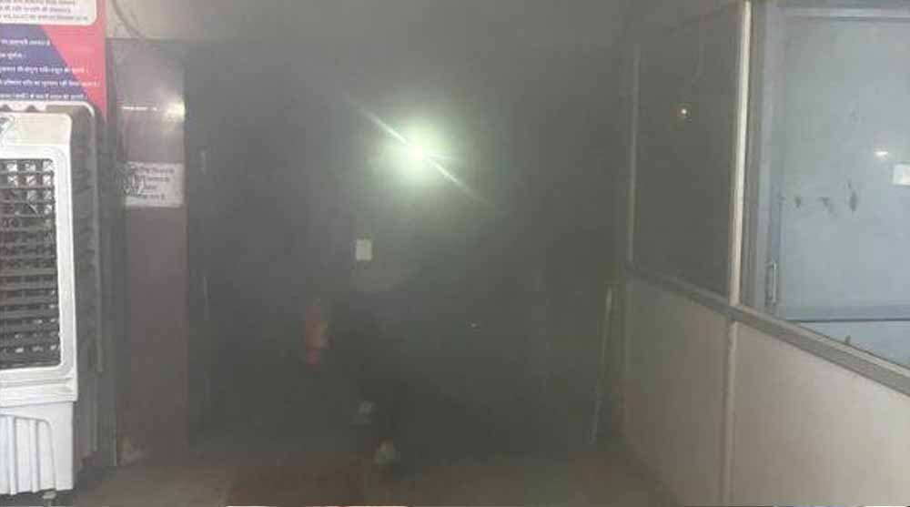 रायपुर के मेकाहारा अस्पताल के इमरजेंसी वार्ड में आग, मचा हड़कंप; पुलिस और दमकल की टीम मौके पर