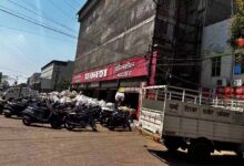 Raipur News: पंडरी कपड़ा मार्केट की सबसे पुरानी होलसेल दुकान से हटाया गया अवैध कब्जा