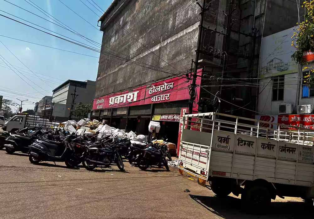 Raipur News: पंडरी कपड़ा मार्केट की सबसे पुरानी होलसेल दुकान से हटाया गया अवैध कब्जा Raipur News: पंडरी कपड़ा मार्केट की सबसे पुरानी होलसेल दुकान से हटाया गया अवैध कब्जा