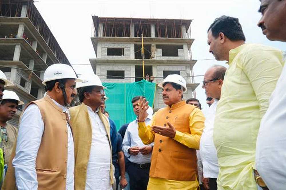 औद्योगिक क्षेत्र में लगने वाले उद्योगों में स्थानीय किसानों एवं ग्रामीणों को प्राथमिकता से करवाएं रोजगार उपलब्ध : मुख्यमंत्री डॉ. यादव औद्योगिक क्षेत्र में लगने वाले उद्योगों में स्थानीय किसानों एवं ग्रामीणों को प्राथमिकता से करवाएं रोजगार उपलब्ध : मुख्यमंत्री डॉ. यादव