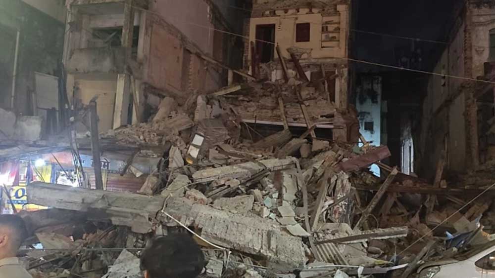 जबलपुर के बड़ा फुहारा में तीन मंजिला इमारत ढही, क्षेत्र सील