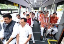 मुख्यमंत्री डॉ. यादव, मंत्रीगण सहित ई-बस से पहुंचे जगदीशपुर