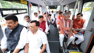 मुख्यमंत्री डॉ. यादव, मंत्रीगण सहित ई-बस से पहुंचे जगदीशपुर