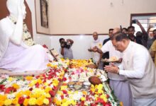 गुरु पूर्णिमा पर मुख्यमंत्री ने अघोर गुरु पीठ बनोरा में किए गुरु दर्शन, बाबा प्रियदर्शी राम से लिया आशीर्वाद