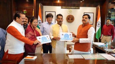 मुख्यमंत्री डॉ. यादव को जल संसाधन मंत्री  सिलावट ने अभियान की उपलब्धियां पर आधारित पुस्तिका की भेंट