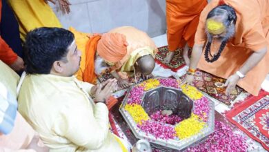 मुख्यमंत्री योगी ने श्री दूधेश्वरनाथ महादेव मठ मंदिर में किया जलाभिषेक, प्रदेश में सुख-समृद्धि एवं लोकमंगल की कामना की