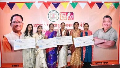 कलाकारों और साहित्यकारों के सम्मान-संवर्धन की दिशा में बड़ा कदम, संस्कृति विभाग ने वितरित किए सहायता एवं छात्रवृत्ति राशि के चेक
