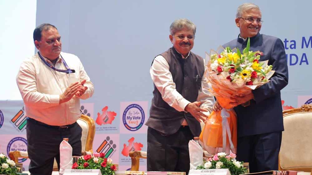 मुख्य निर्वाचन आयुक्त ज्ञानेश कुमार का बड़ा बयान, बोले- मध्यप्रदेश का SIR मॉडल सबसे पारदर्शी मुख्य निर्वाचन आयुक्त ज्ञानेश कुमार का बड़ा बयान, बोले- मध्यप्रदेश का SIR मॉडल सबसे पारदर्शी