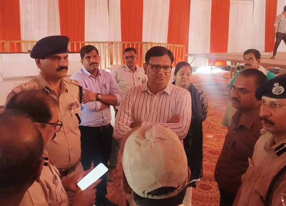 सीएम डॉ. मोहन यादव का काफिला रुकवाने पर बड़ा एक्शन, टीकमगढ़ एसपी हटाए गए सीएम डॉ. मोहन यादव का काफिला रुकवाने पर बड़ा एक्शन, टीकमगढ़ एसपी हटाए गए