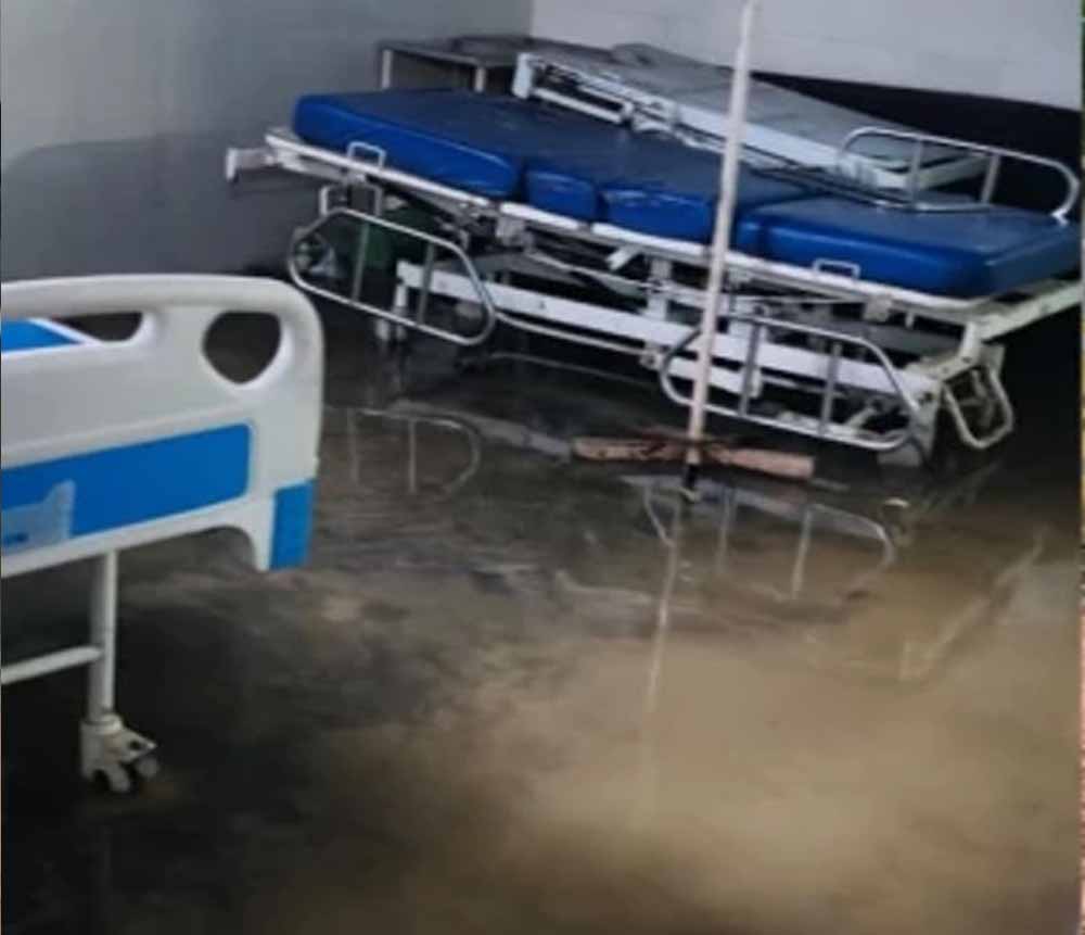 भिंड के गोहद सिविल अस्पताल में जलभराव, प्रसूति वार्ड खाली कराना पड़ा भिंड के गोहद सिविल अस्पताल में जलभराव, प्रसूति वार्ड खाली कराना पड़ा