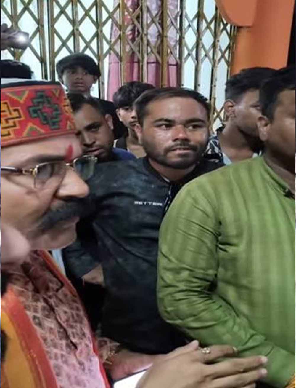 भोपाल के कमाली माता मंदिर से रातों-रात हटाईं गईं मूर्तियां, सांसद नाराज; कलेक्टर ने बनाई जांच समिति भोपाल के कमाली माता मंदिर से रातों-रात हटाईं गईं मूर्तियां, सांसद नाराज; कलेक्टर ने बनाई जांच समिति