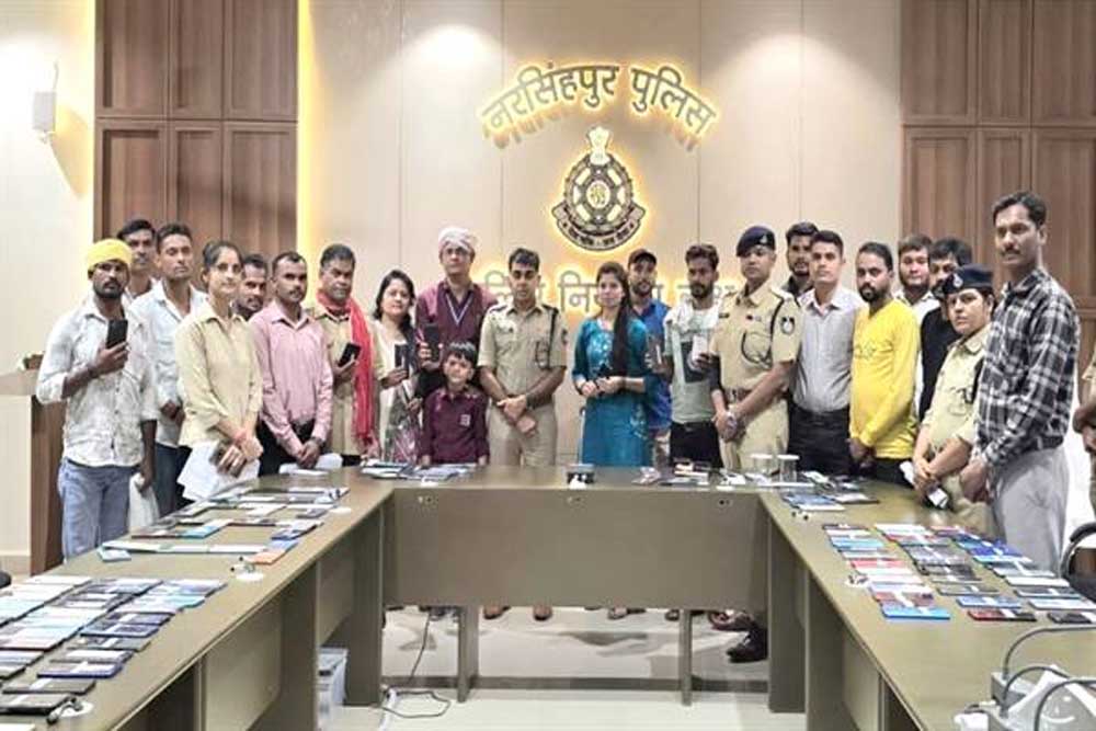 मध्यप्रदेश पुलिस ने 2,095गुम एवं चोरी हुए मोबाइल उनके वास्तविक स्वामियों को लौटाए मध्यप्रदेश पुलिस ने 2,095गुम एवं चोरी हुए मोबाइल उनके वास्तविक स्वामियों को लौटाए