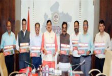 मुख्यमंत्री डॉ. यादव ने कॉफी टेबल बुक “एमपीआरडीसी : कनेक्टिंग पीपुल थ्रू क्वालिटी इंफ्रास्ट्रक्चर” का किया विमोचन