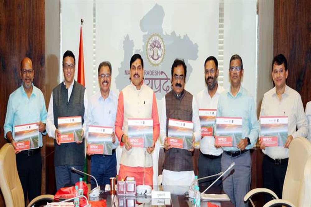 मुख्यमंत्री डॉ. यादव ने कॉफी टेबल बुक “एमपीआरडीसी : कनेक्टिंग पीपुल थ्रू क्वालिटी इंफ्रास्ट्रक्चर” का किया विमोचन