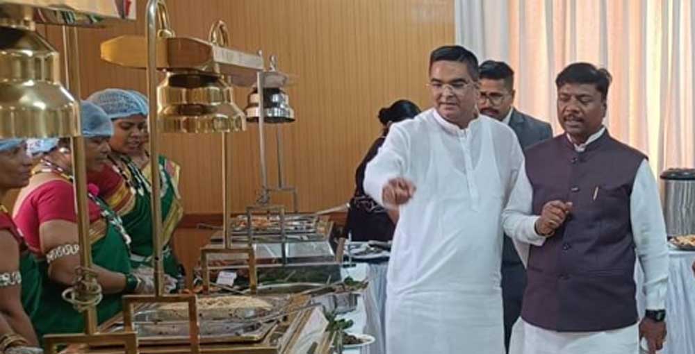 अबूझमाड़ का स्वाद पहुँचा विधानसभा- अरक चावल की महक से अबूझमाड़ का स्वाद पहुँचा विधानसभा- अरक चावल की महक से