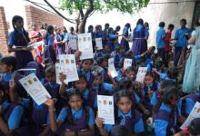 सपेरा बस्ती के बच्चो ने खेली बाल अधिकारों पर सांप सीढ़ी