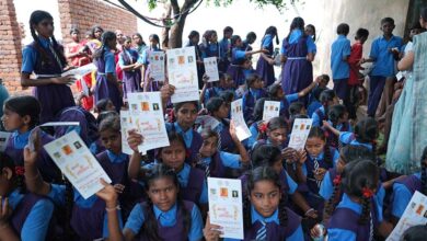 सपेरा बस्ती के बच्चो ने खेली बाल अधिकारों पर सांप सीढ़ी