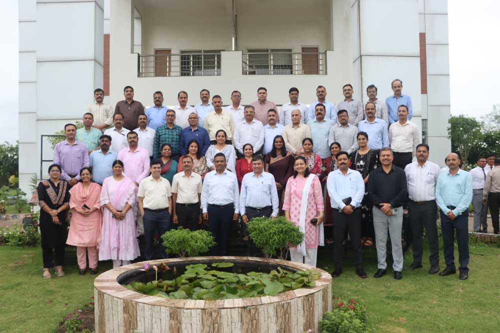 मध्यप्रदेश पुलिस अकादमी, भोपाल में आहरण एवं संवितरण अधिकारियों के लिए दो दिवसीय सेमीनार सम्पन्न मध्यप्रदेश पुलिस अकादमी, भोपाल में आहरण एवं संवितरण अधिकारियों के लिए दो दिवसीय सेमीनार सम्पन्न