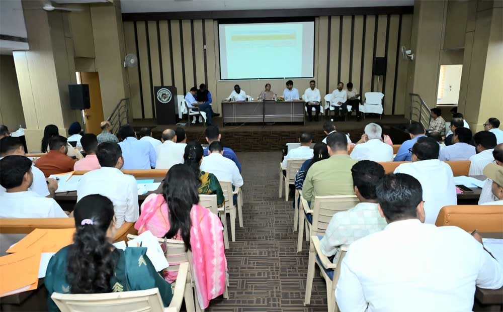 निर्माण कार्यों का हर 15 दिनों में करें निरीक्षण, नागरिक सुविधाओं के काम में न हो लापरवाही : शंगीता आर. निर्माण कार्यों का हर 15 दिनों में करें निरीक्षण, नागरिक सुविधाओं के काम में न हो लापरवाही : शंगीता आर.