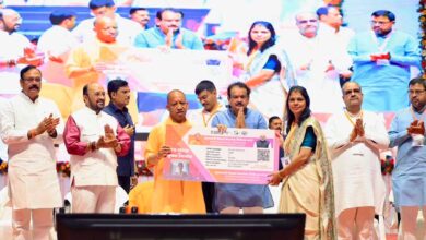 स्वास्थ्य व सामाजिक सुरक्षा मिलने पर खिले शिक्षकों के चेहरे, मुख्यमंत्री योगी का जताया विशेष आभार स्वास्थ्य व सामाजिक सुरक्षा मिलने पर खिले शिक्षकों के चेहरे, मुख्यमंत्री योगी का जताया विशेष आभार