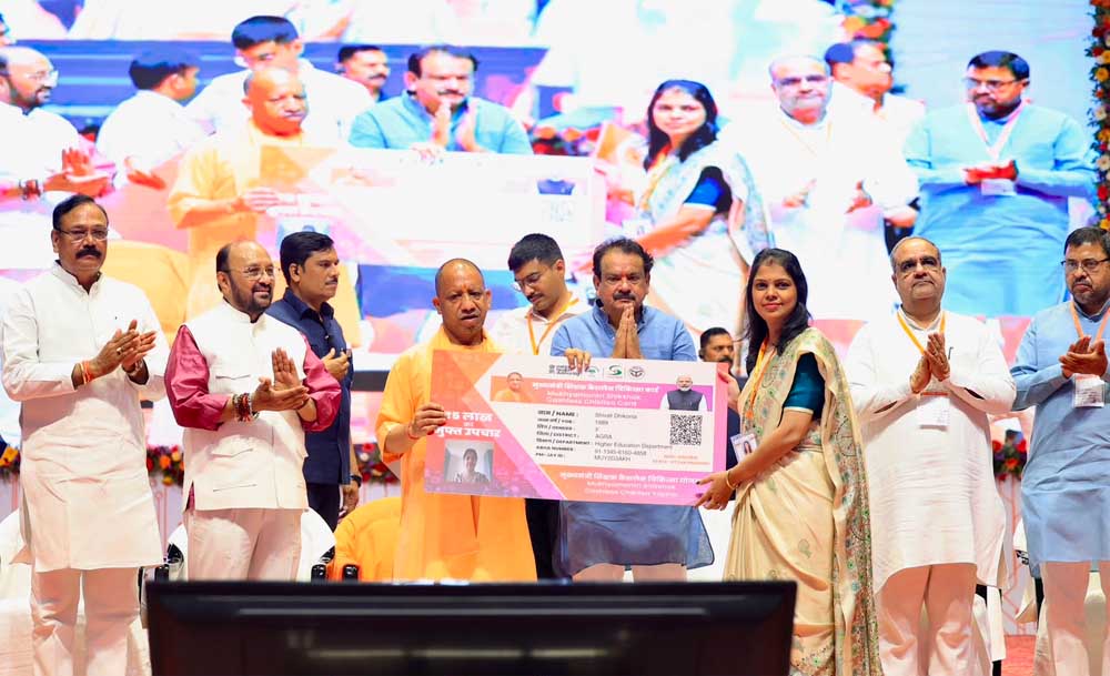 स्वास्थ्य व सामाजिक सुरक्षा मिलने पर खिले शिक्षकों के चेहरे, मुख्यमंत्री योगी का जताया विशेष आभार स्वास्थ्य व सामाजिक सुरक्षा मिलने पर खिले शिक्षकों के चेहरे, मुख्यमंत्री योगी का जताया विशेष आभार