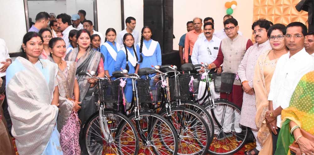 शिक्षा से ही होता है सशक्त राष्ट्र का निर्माण, बड़े लक्ष्य तय कर पूरी निष्ठा से करें पढ़ाई: मंत्री टंक राम वर्मा शिक्षा से ही होता है सशक्त राष्ट्र का निर्माण, बड़े लक्ष्य तय कर पूरी निष्ठा से करें पढ़ाई: मंत्री टंक राम वर्मा