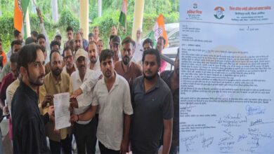मंडी शुल्क बढ़ोतरी के विरोध में कांग्रेस का प्रदर्शन, मुख्यमंत्री के नाम सौंपा ज्ञापन