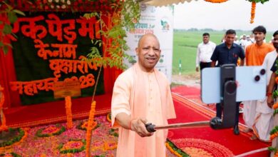 पौधरोपण महाभियान धरती माता के प्रति कृतज्ञता ज्ञापित करने का महायज्ञ: सीएम योगी पौधरोपण महाभियान धरती माता के प्रति कृतज्ञता ज्ञापित करने का महायज्ञ: सीएम योगी