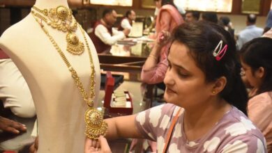 Gold Silver Price Crash: सोना-चांदी में बड़ी गिरावट, सिल्वर ₹4,000 टूटा, गोल्ड 1.45 लाख के नीचे Gold Silver Price Crash: सोना-चांदी में बड़ी गिरावट, सिल्वर ₹4,000 टूटा, गोल्ड 1.45 लाख के नीचे